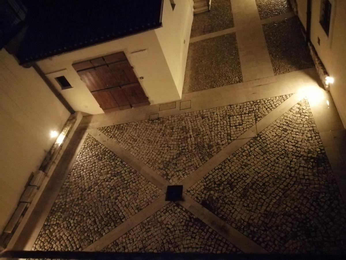 B&B Bone Novelle Dimora Storica Palazzo Zuzi Л'Акуила Экстерьер фото