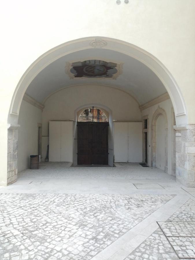 B&B Bone Novelle Dimora Storica Palazzo Zuzi Л'Акуила Экстерьер фото